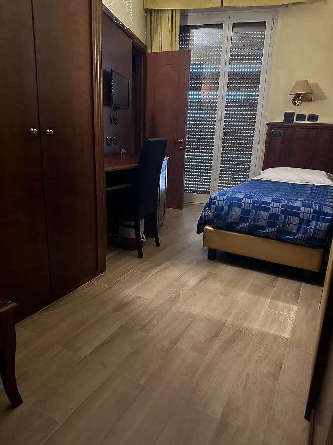 Hotel Valganna Milan 3*,